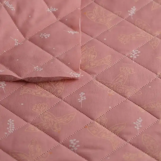 Tessuto trapuntato rosa rondini