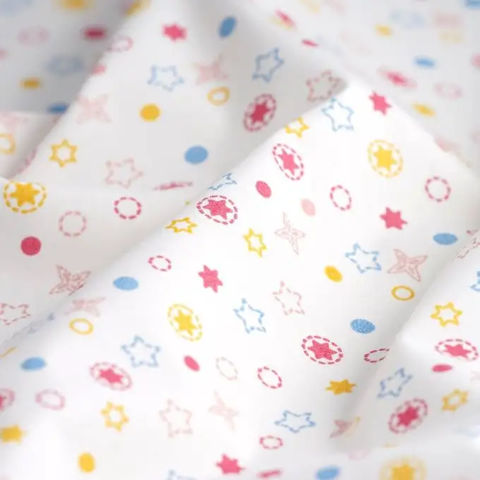 Popeline di cotone bianco con stelle