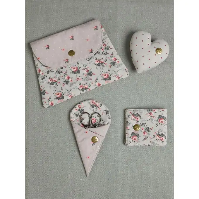 Set di piccoli accessori per cucito