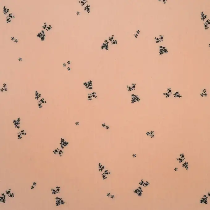 Maglia rosa con fiori neri