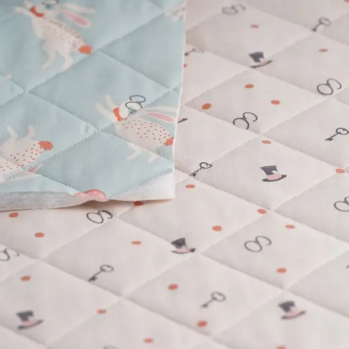 Tessuto trapuntato conigli cappelli