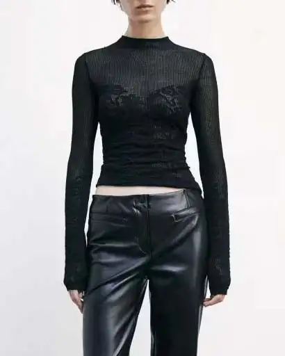 Maglia nera Patrizia Pepe aderente in pizzo di misto viscosa semi trasparente a motivo floreale