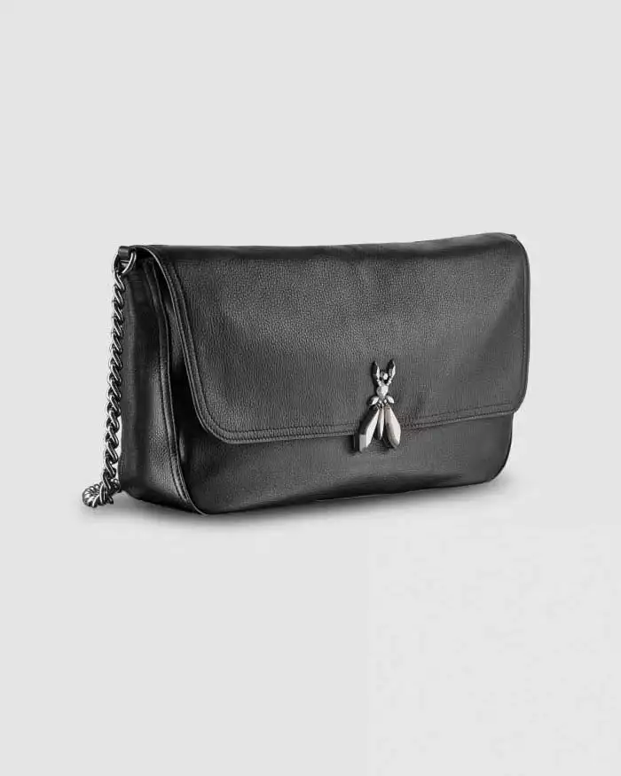Borsa nera grande Essential Fly Patrizia Pepe con tracolla a catena in metallo e patta di chiusura