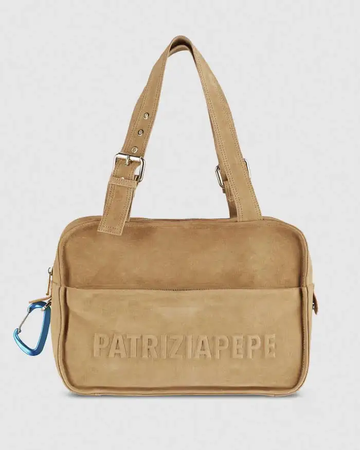 Borsa (IM)PERFECTION color cuoio in suede Patrizia Pele con scritta logo a rilievo e manici regolabili
