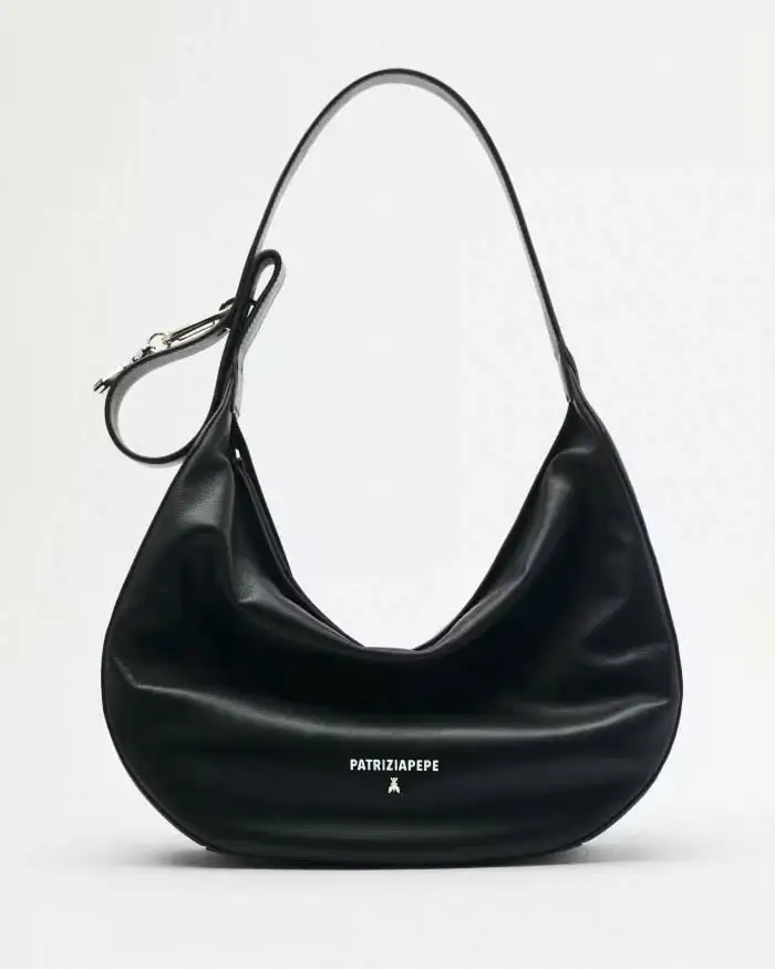 Hobo bag New Moon Patrizia Pepe in pelle liscia nera con portachiavi Fly