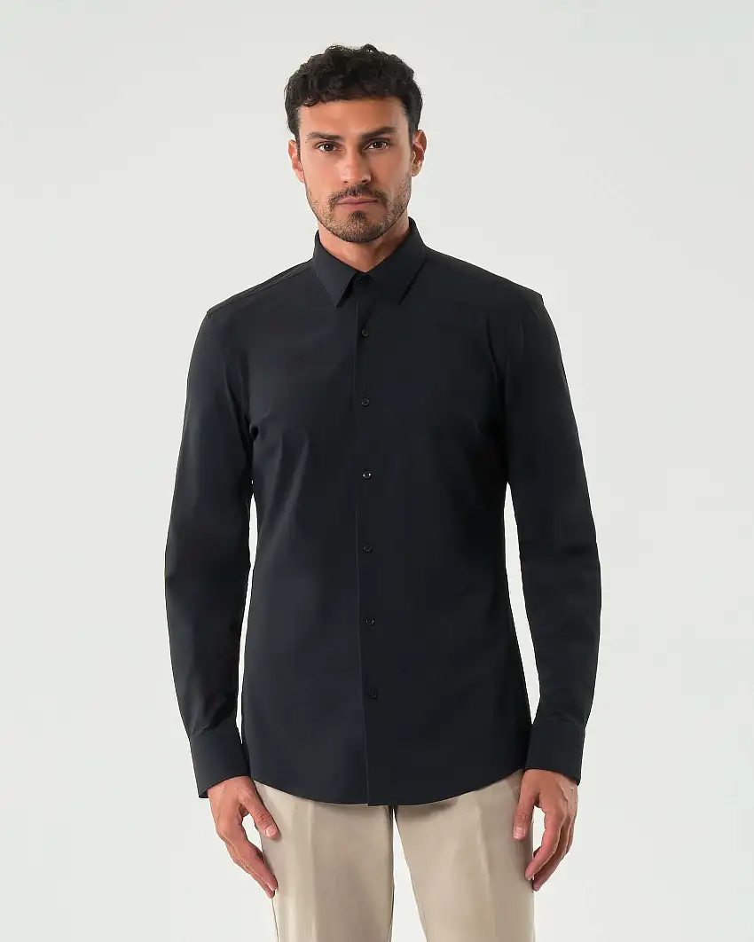 Camicia Boss nera Hank slim fit in tessuto tecnico stretch con colletto Kent