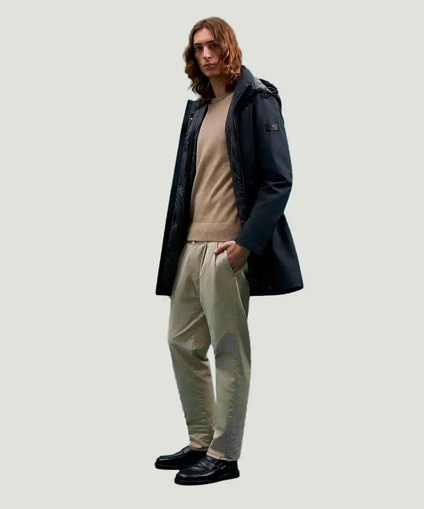 Trench Peuterey Albali nero con cappuccio in tessuto tecnico a tre strati imbottito in PrimaLoft®